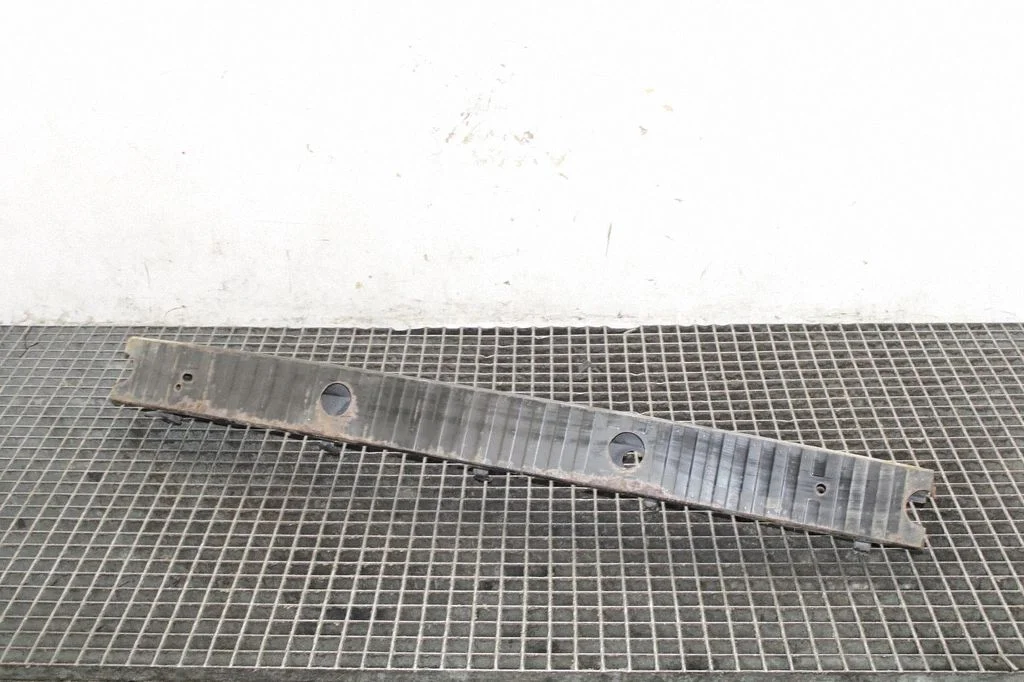 Tagumise kaitseraua põikitala – Land Rover Range Rover L322 (2002-2012)