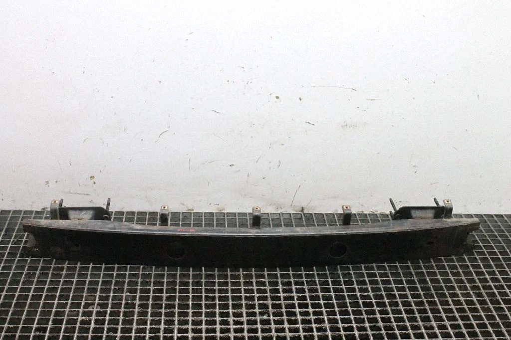 Tagumise kaitseraua põikitala – Land Rover Range Rover L322 (2002-2012)