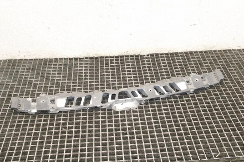 Aizmugurējā bufera turētājs – Land Rover Range Rover Sport L320 (2005-2013)