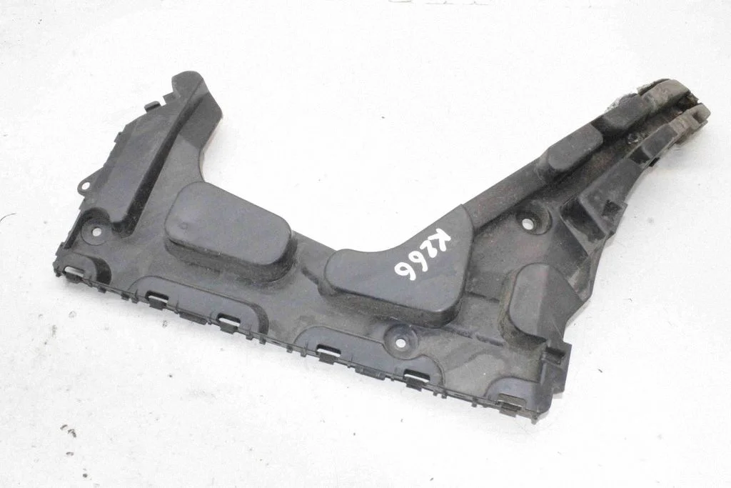 Tagumise kaitseraua kinnitusklamber – Seat Leon (5F) (2012-2019)