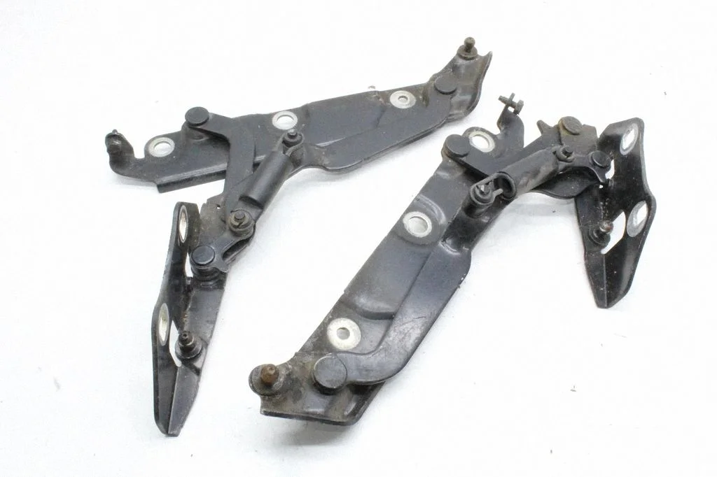 Tailgate/trunk/boot hinge – Jaguar XF X250 (2007-2015)