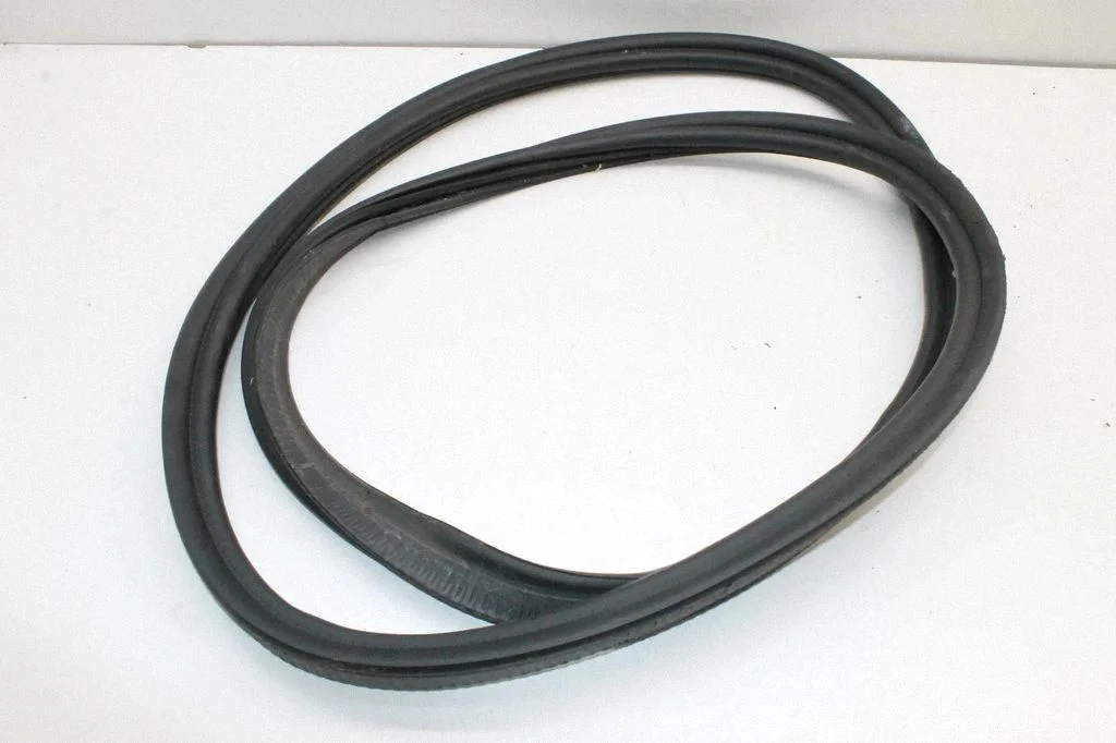 Loading door rubber seal (on body) 7456073