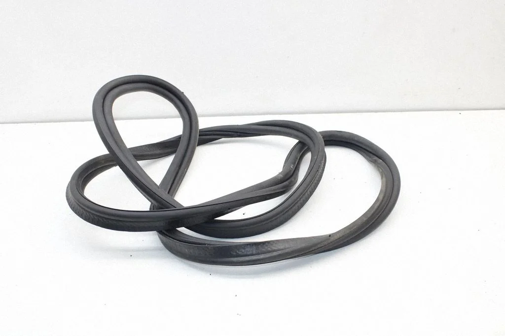 Loading door rubber seal (on body)