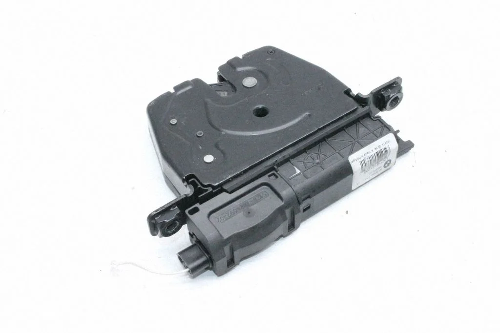 Aizmugurējā vāka slēdzene – BMW 4. sērija F32 F33 (2013-2020)