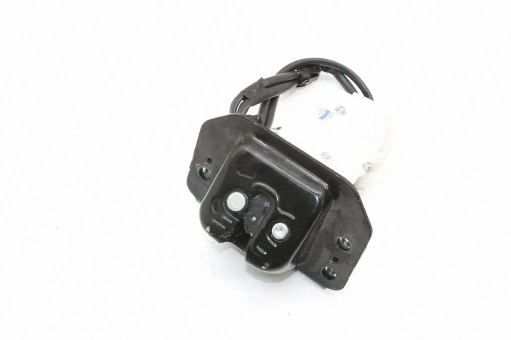 Aizmugurējā vāka slēdzene – Ford Kuga II (2013-2019)