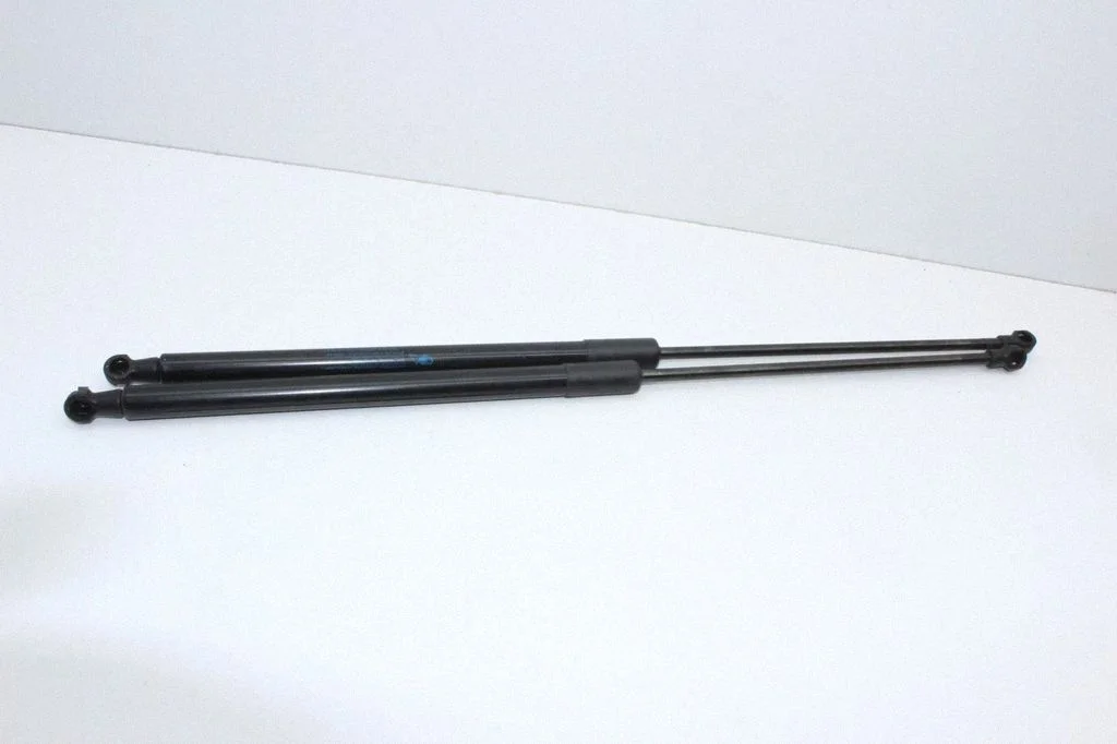 Siłownik (sprężyna gazowa) klapy bagażnika YM17465080