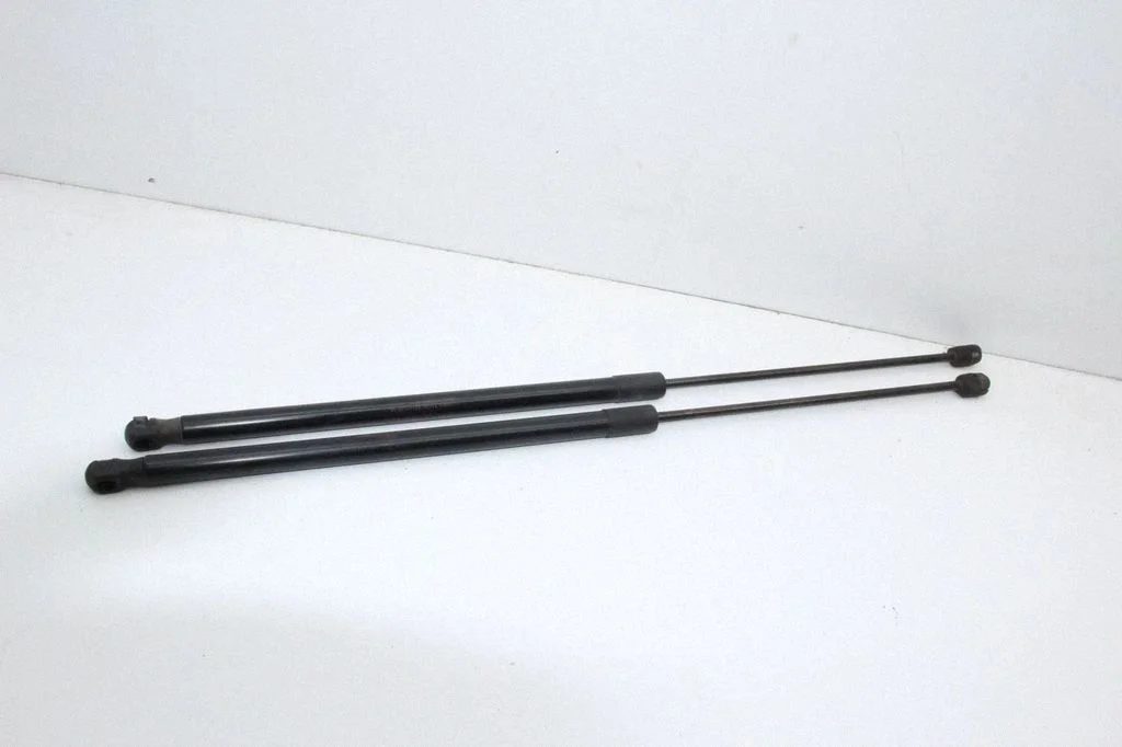 Siłownik (sprężyna gazowa) klapy bagażnika EX5316C826AB
