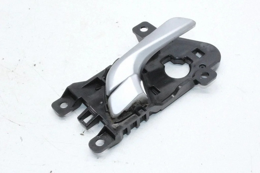 Front door interior handle – Hyundai Santa Fe (2013-2017)