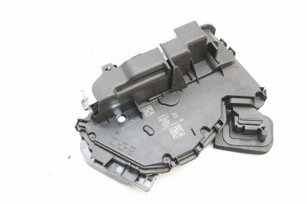 Zamek drzwi przednich 5TB837016D