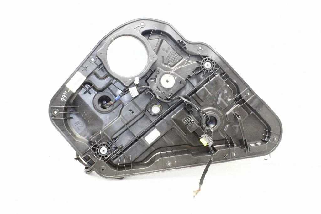 Aizmugurējā el. loga pacēlāja mehānisms bez motoriņa – Hyundai Grand Santa Fe NC (2014-2018)