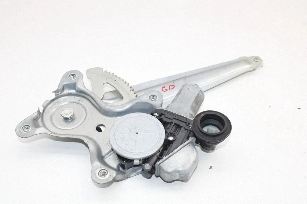 Aizmugurējā el. loga pacēlāja mehānisms bez motoriņa – Lexus GS 250 350 300H 450H (2013-)
