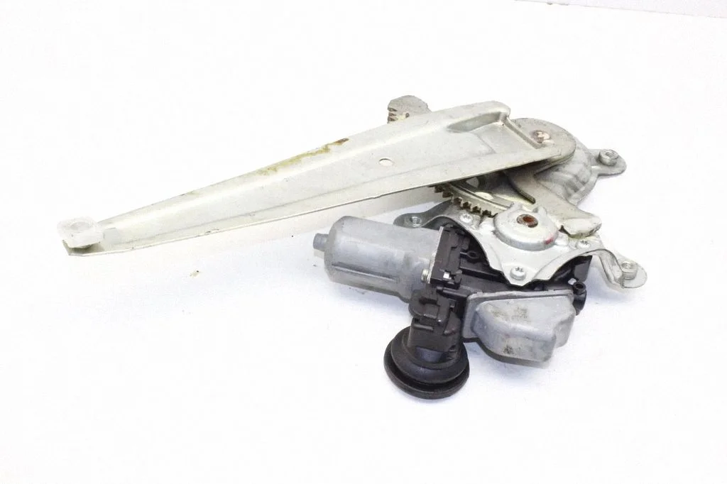 Aizmugurējā el. loga pacēlāja mehānisms bez motoriņa 8572075070