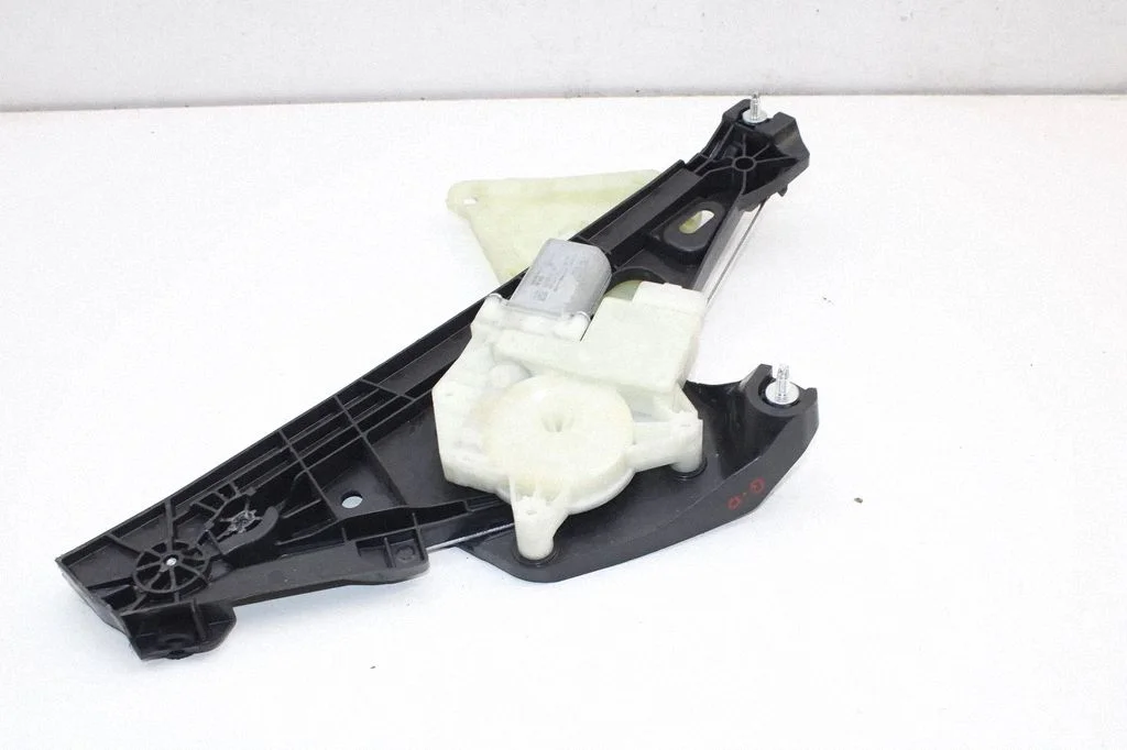 Rear window lifting mechanism without motor – Renault Megane IV (2016-)