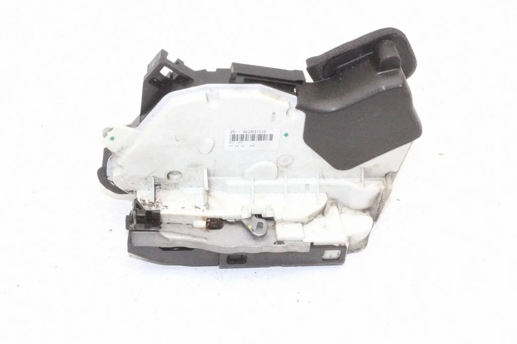 Coupe door lock (next to the handle) – Volkswagen Passat CC (2008-2016)