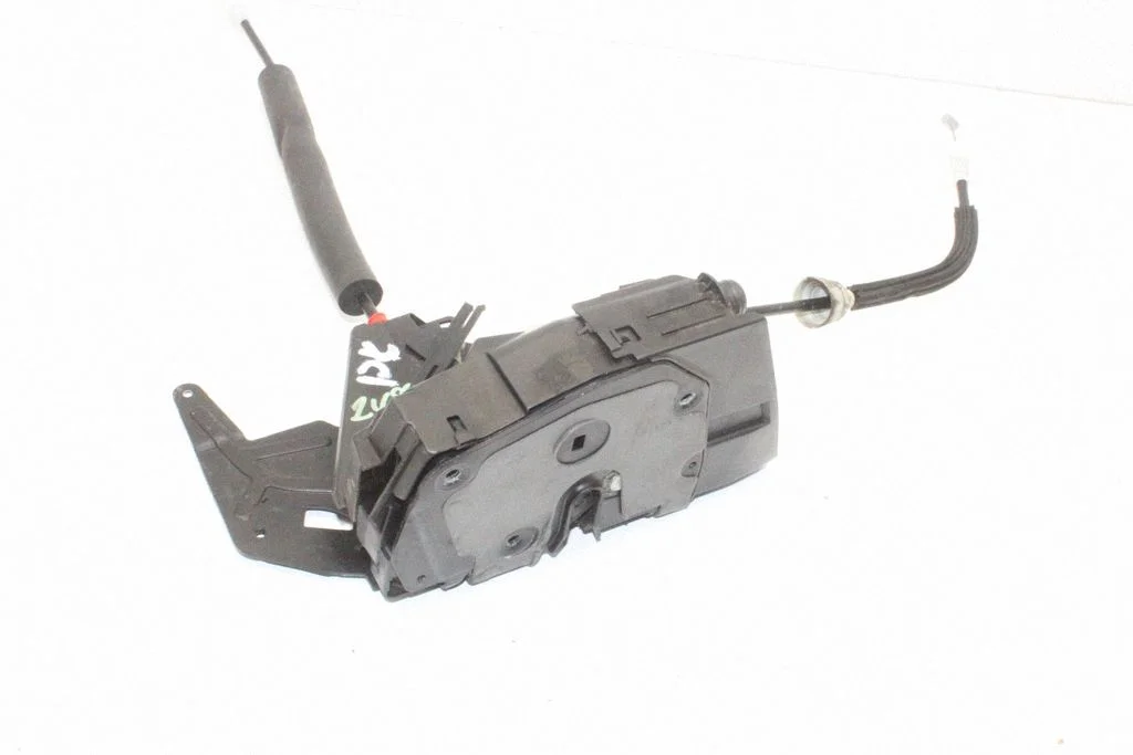Priekšējā slēdzene (pie roktura) FK72203A29FD