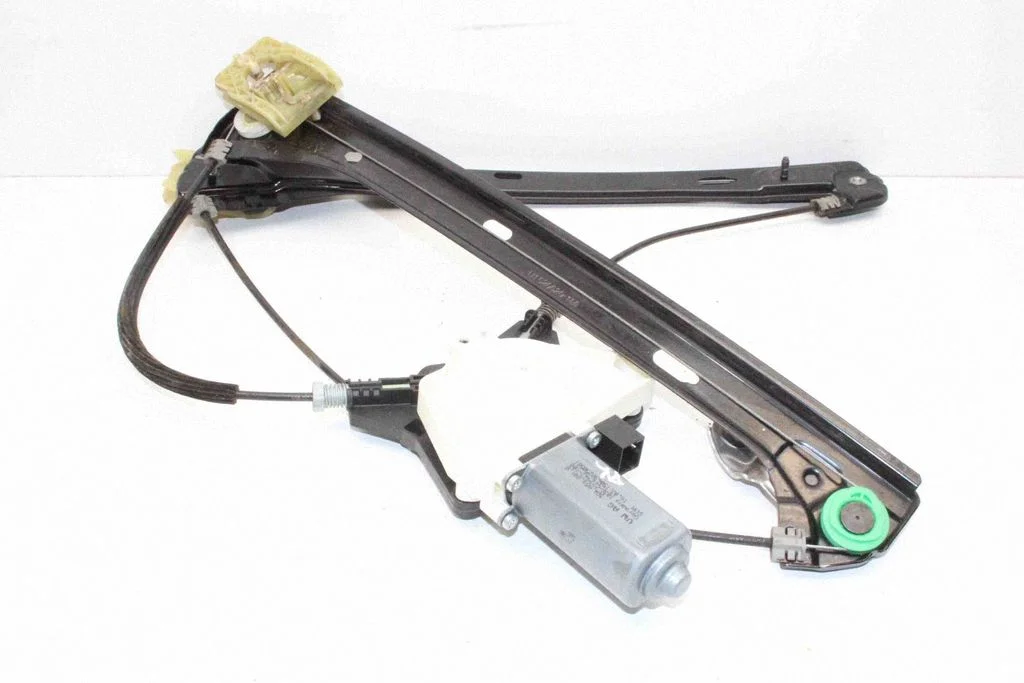 Esiukse elektriline aknatõstuk (ilma mootorita) – Volkswagen Passat CC (2008-2016)
