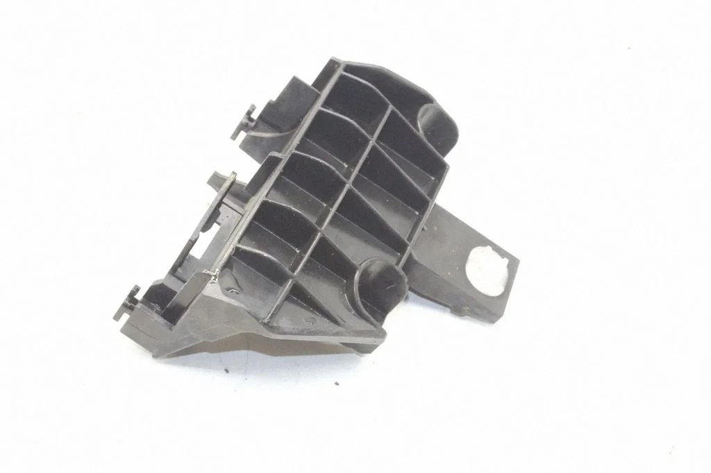 Rear bumper mounting bracket – Lexus GS 250 350 300H 450H (2013-)