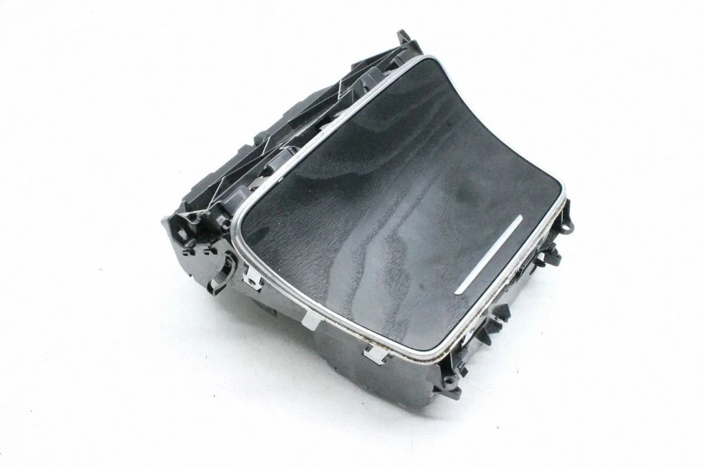 Pelnutrauks panelī – Mercedes-Benz C klase W205 (2014-2021)
