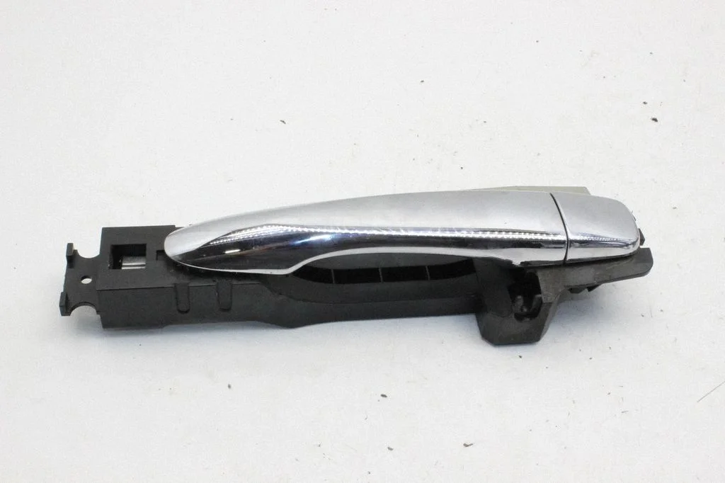 Front door exterior handle – rear left