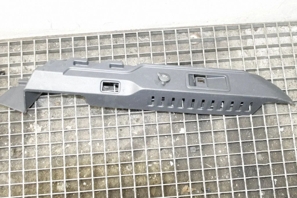 Sāna apdare (aizmugurējā) – Jaguar F-Pace (2016-)