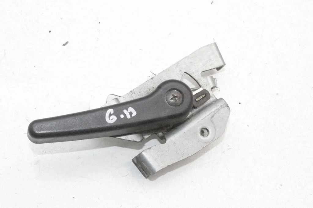 Rear door interior handle – Nissan NV200 (2009-)