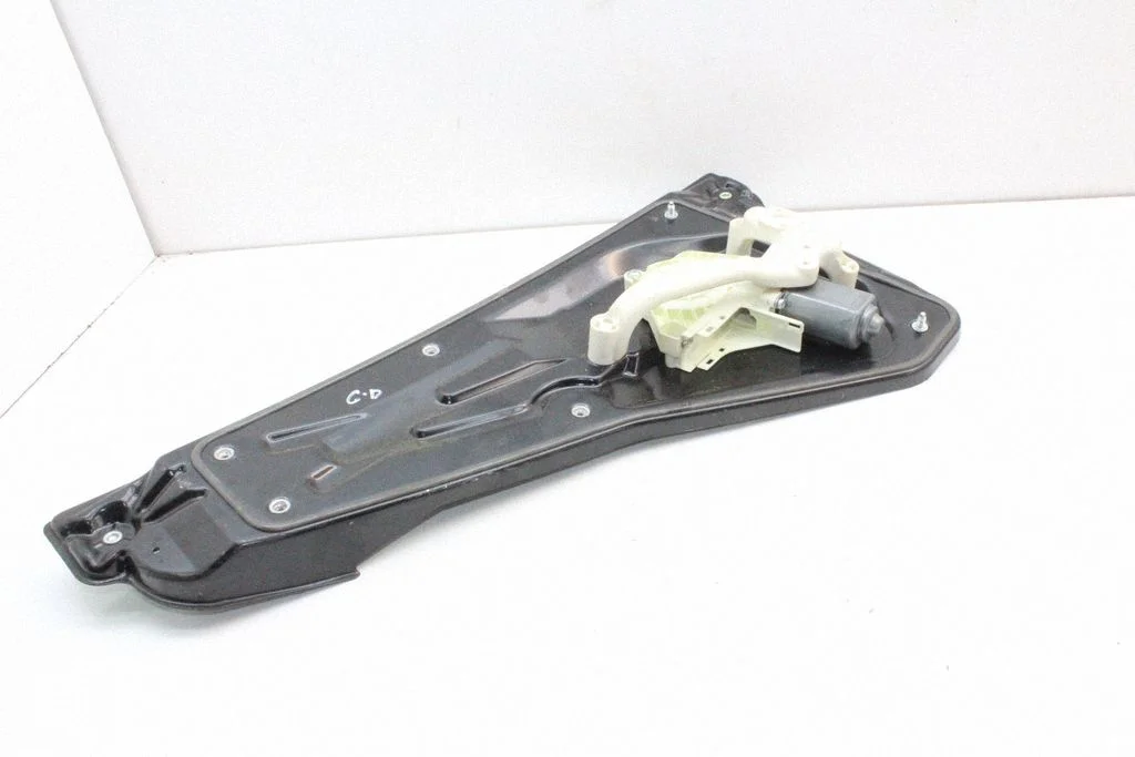Rear window lifting mechanism without motor – Land Rover Range Rover Sport L320 (2005-2013)