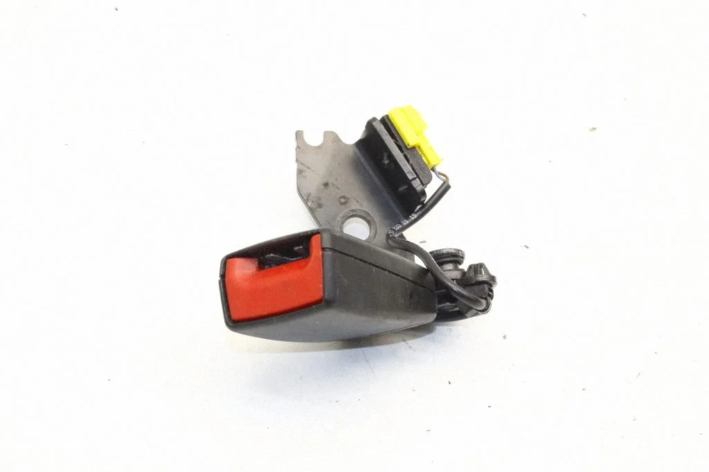Rear seatbelt buckle – Mercedes-Benz E-Class W212 (2009-2016)