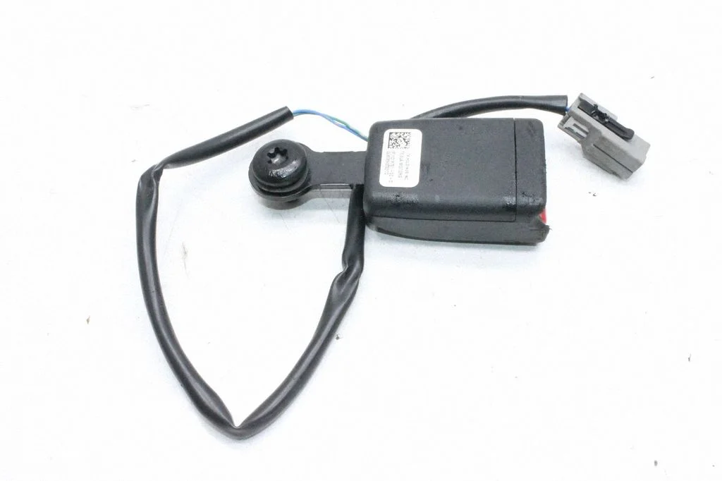 Rear seatbelt buckle – Tesla Model S (2012-)