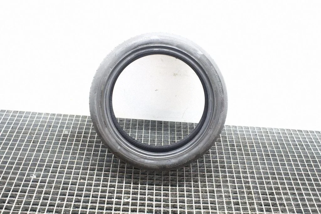 R12 summer tire – Tesla Model 3 (2017-)