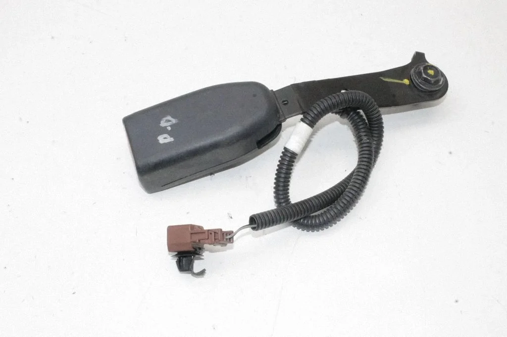 Front seatbelt buckle – Honda CR-V (2007-2012)