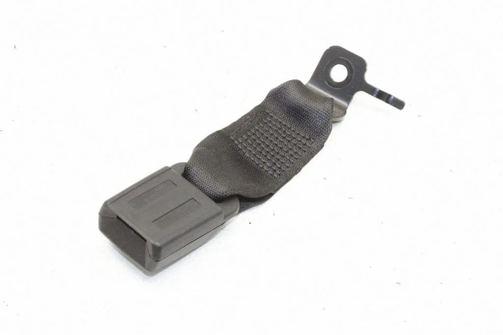 Middle seatbelt buckle (rear) – BMW 3 Series G20 G21 (2019-)