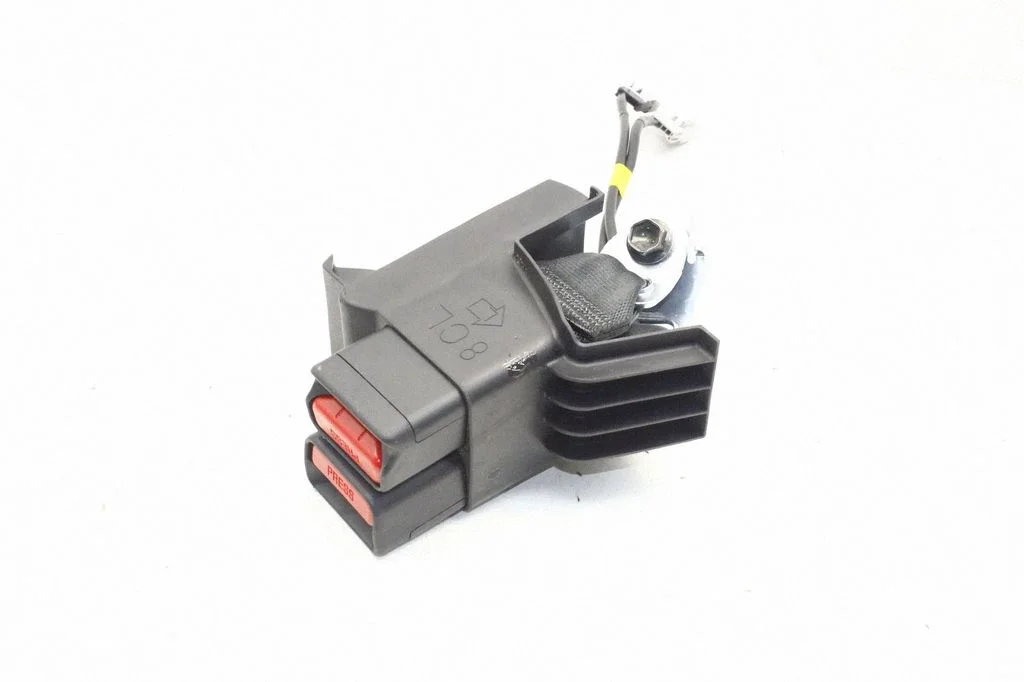 Middle seatbelt buckle (rear) 7338042180C0 – Lexus RZ (2023-)