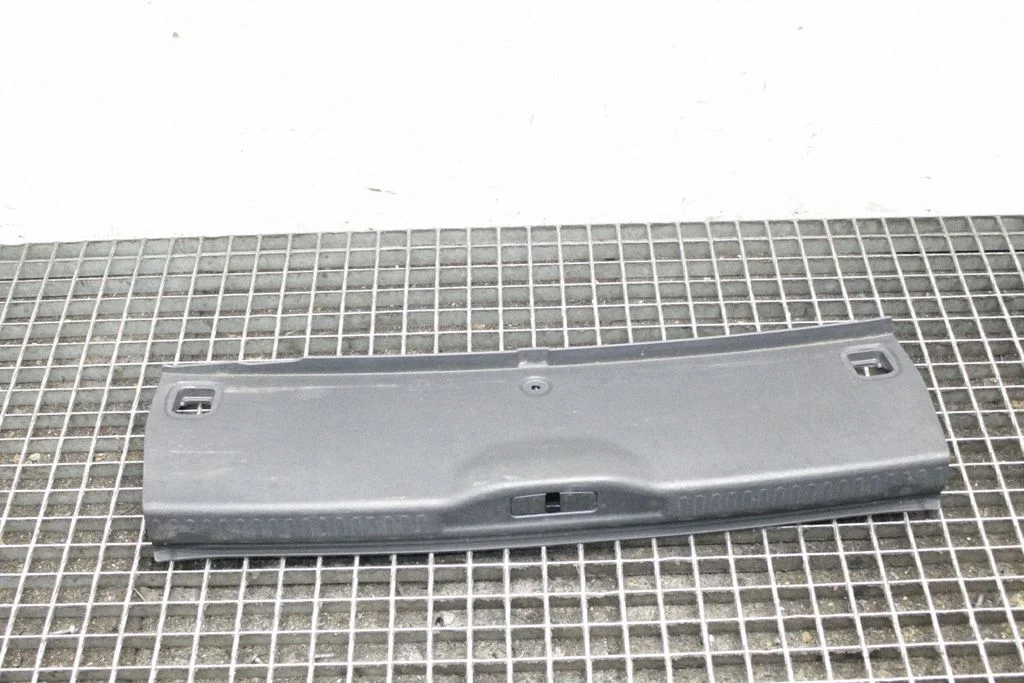 Trunk/boot sill cover protection