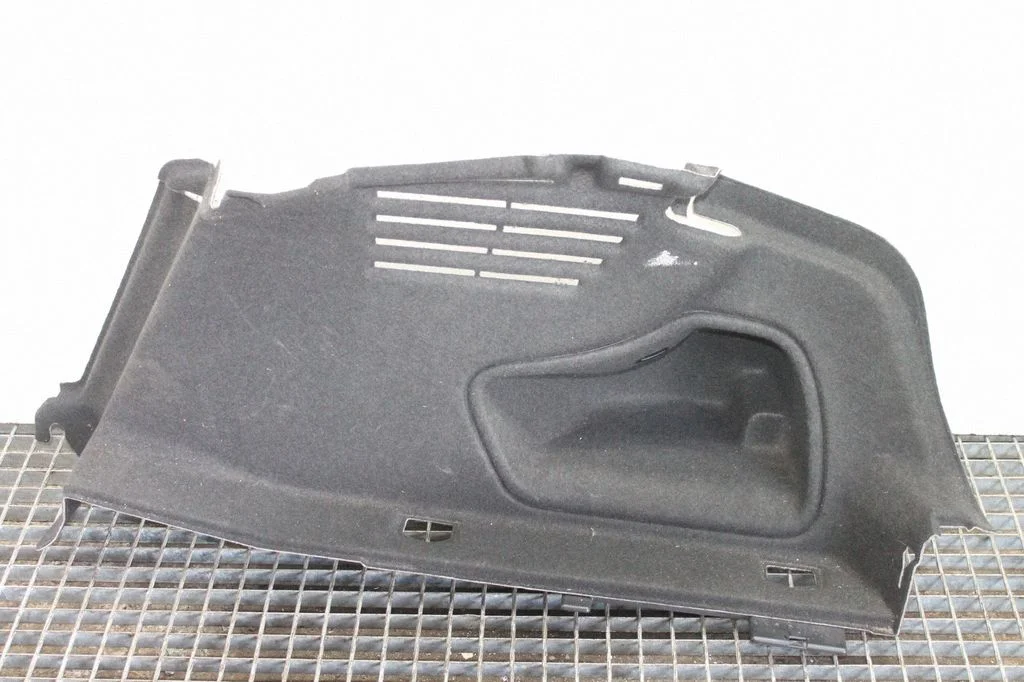 Boczny panel tapicerki bagażnika – Audi A4 Allroad B8 (2008-2016)