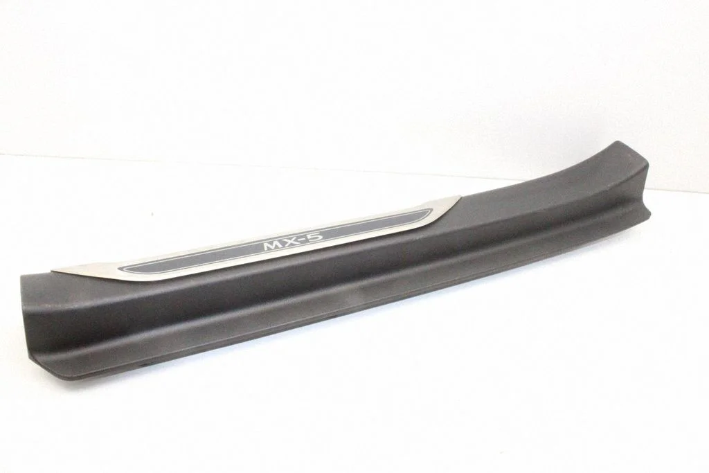 Front sill trim cover NF7R68720