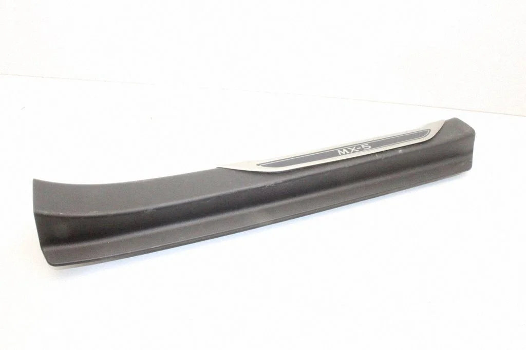 Front sill trim cover NF7R68710