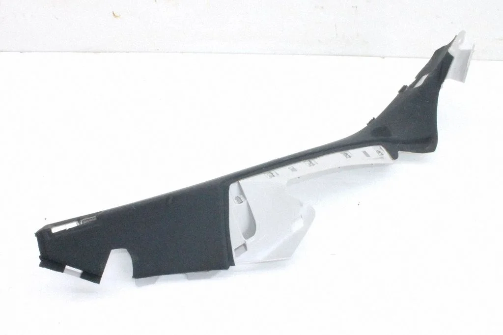 Sānu apdare pie aizmugurējā sēdekļa (apakšā) A2126904725