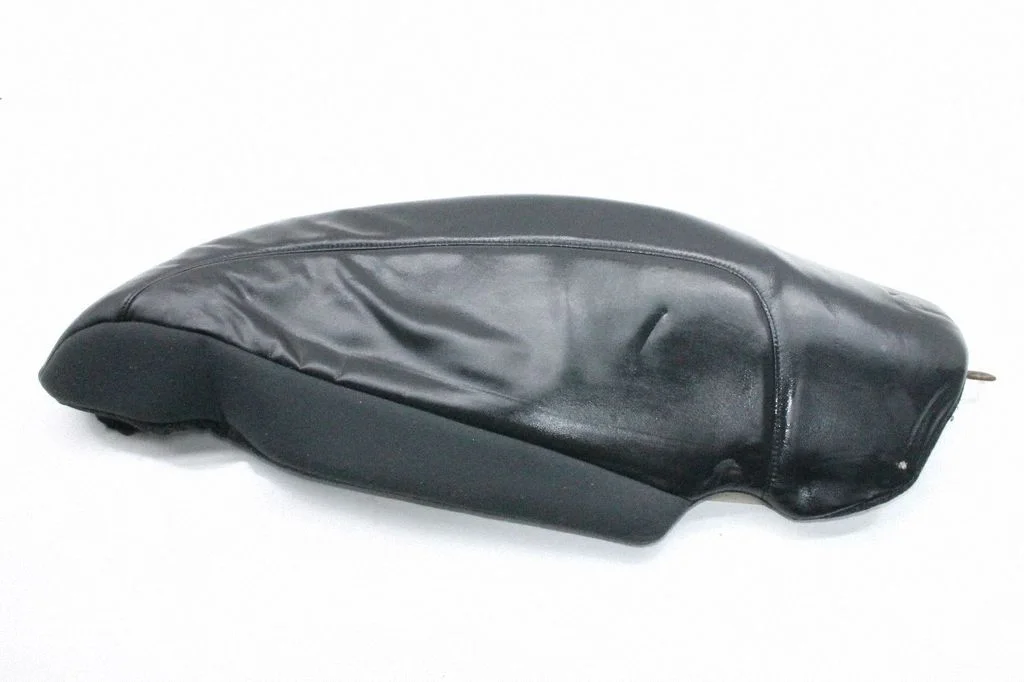 Sānu apdare pie aizmugurējā sēdekļa (apakšā) L0128902