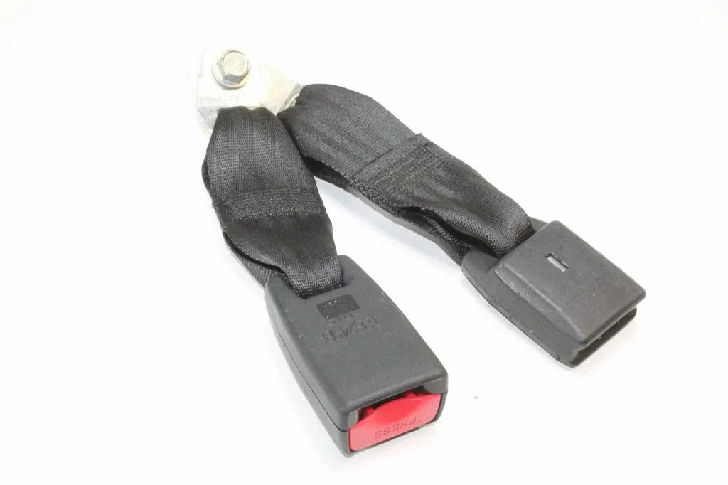 Middle seatbelt buckle (rear) – Mazda 6 (2008-2013)