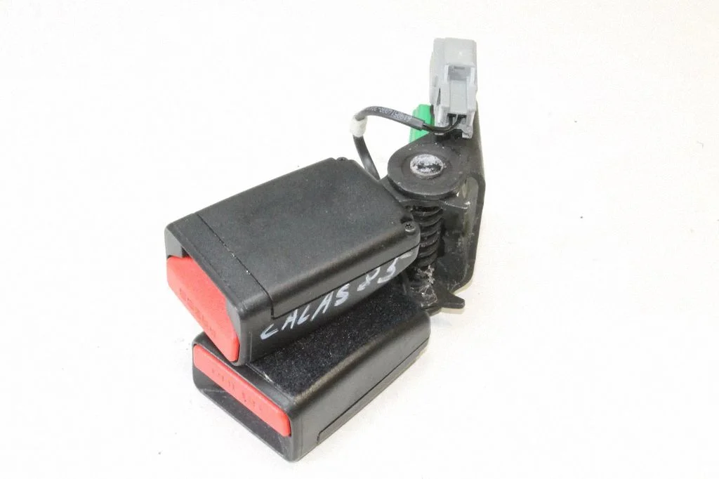 Middle seatbelt buckle (rear) – Land Rover Range Rover Evoque L538 (2011-2018)