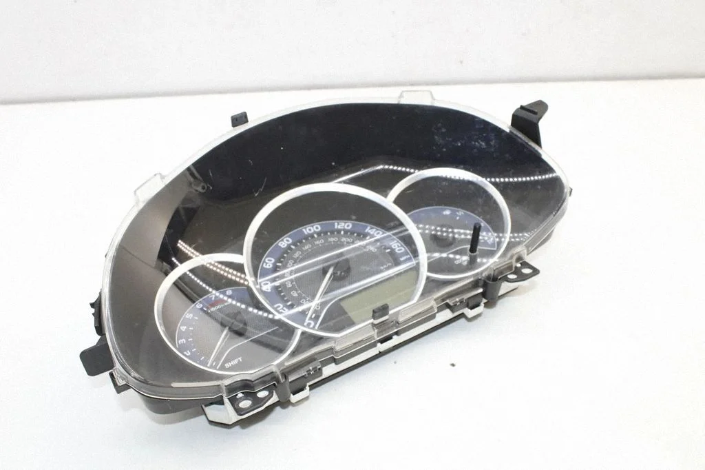 Spidometrs (instrumentu panelis) – Toyota Auris E180 (2012-2018)