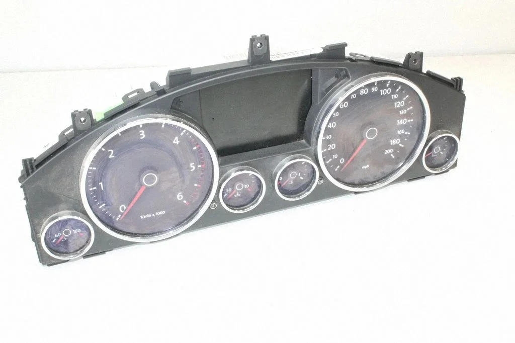 Spidomeeter (näidikuplokk) – Volkswagen Touareg I (2002-2010)