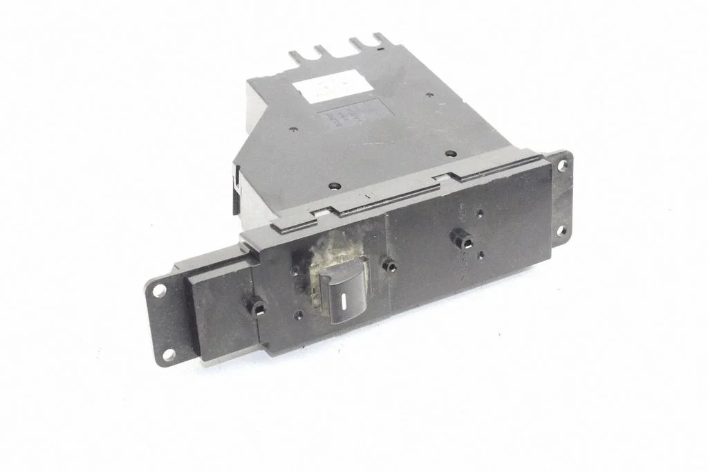 Electric window control switch – Land Rover Range Rover L322 (2002-2012)