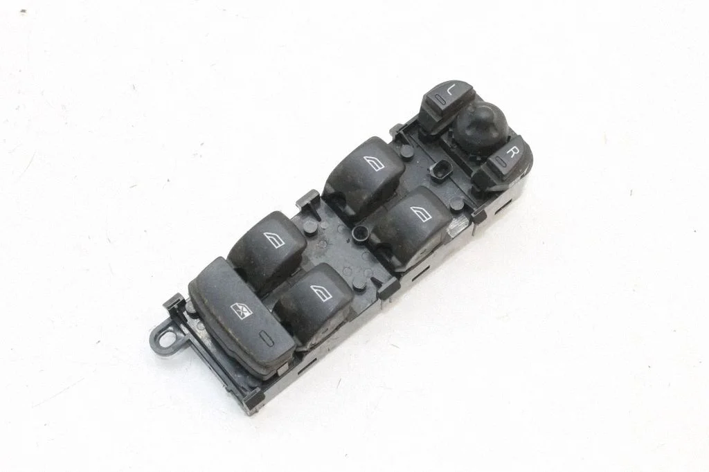 Electric window control switch – Land Rover Range Rover Sport L320 (2005-2013)