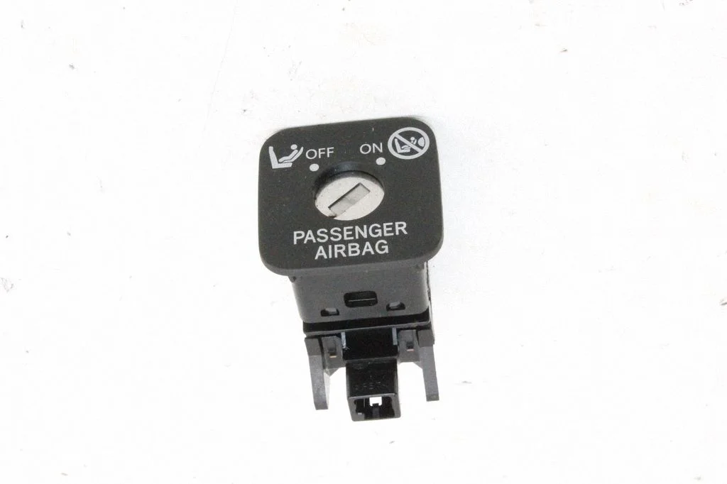 Passenger airbag on/off switch – Toyota RAV 4 (XA30) (2006-2016)