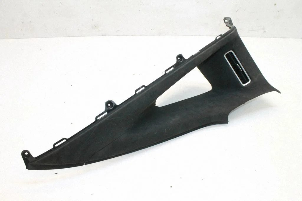 (C) pillar trim – Tesla Model X (2015-)