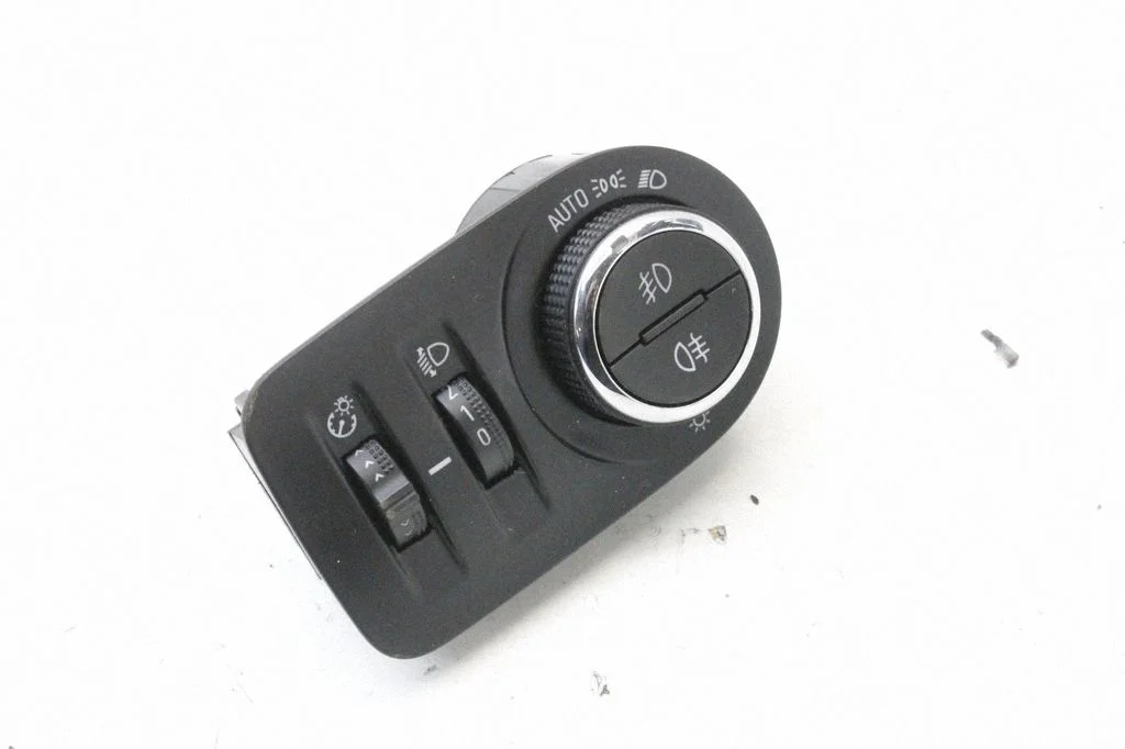 Light switch – Opel Astra K (2015-2021)