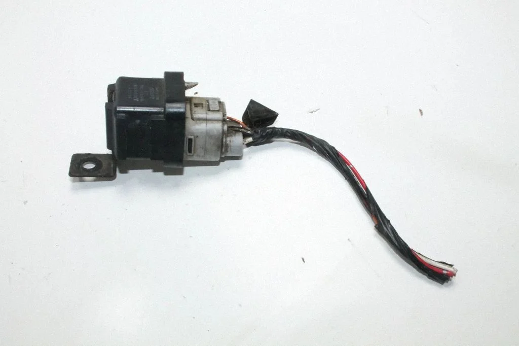 Eelsüüteküünalde relee – Mitsubishi Carisma (1996-1999)