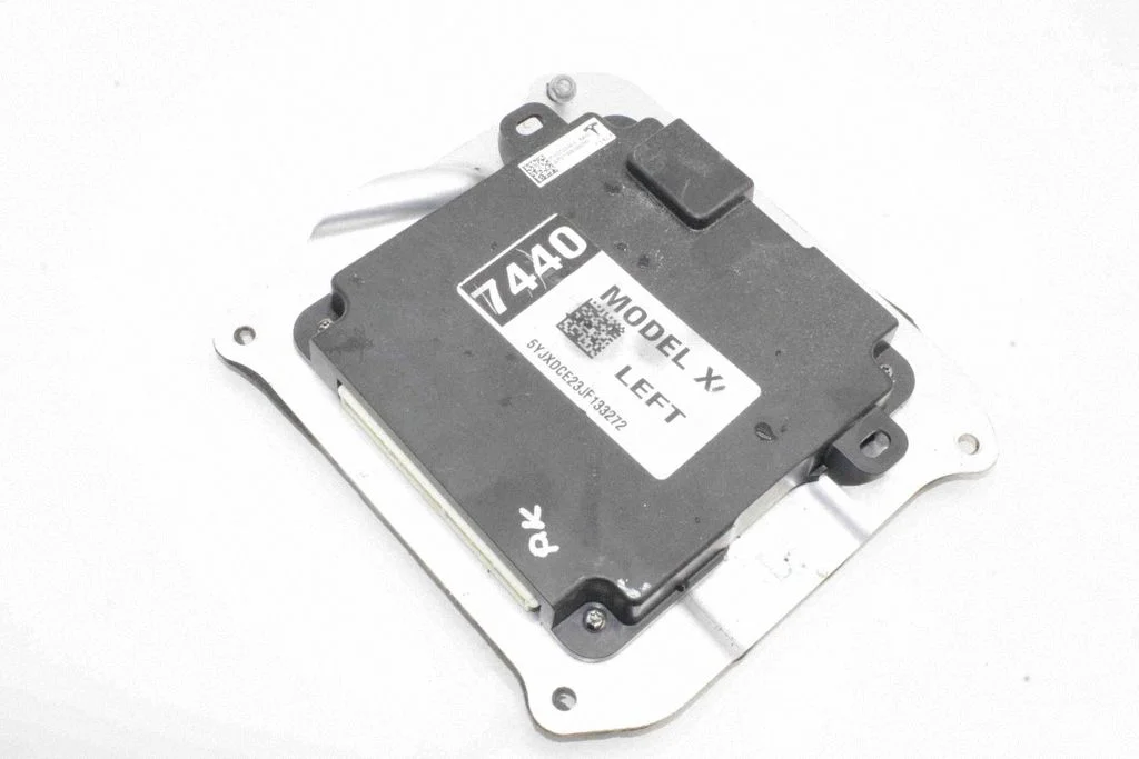 Door control unit/module – Tesla Model X (2015-)