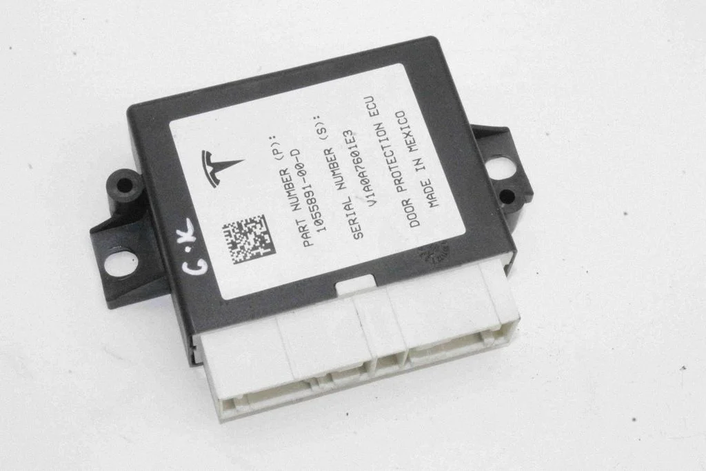 Door control unit/module – Tesla Model X (2015-)